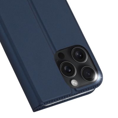 4. Etui Dux Ducis Skin Pro na iPhone 16 Pro Max z klapką i miejscem na kartę - niebieskie