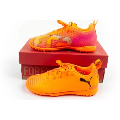 9. Buty dziecięce sportowe turfy Puma Future 8 Play TT obuwie piłkarskie pomarańczowe