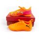 9. Buty dziecięce sportowe turfy Puma Future 8 Play TT obuwie piłkarskie pomarańczowe