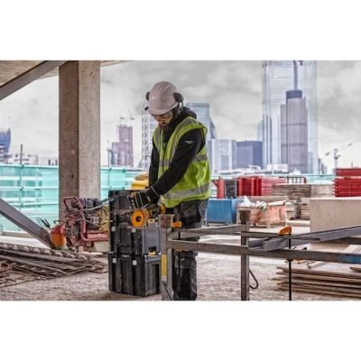 3. DeWALT DCG418T2-QW polerka/szlifierka do podłóg