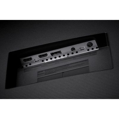 9. MONITOR SAMSUNG LED 31,5" LU32J590UQPXEN
