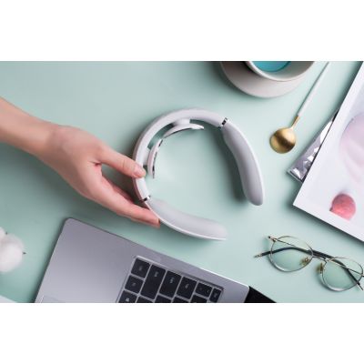 9. Masażer szyi biały 4356E SKG