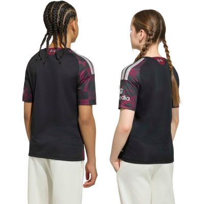 4. Koszulka dla dzieci adidas Liverpool FC 26/27 Third Jersey czarno-różowa KB8284