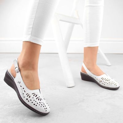 4. Skórzane komfortowe sandały damskie pełne ażurowe białe T.Sokolski L26-27