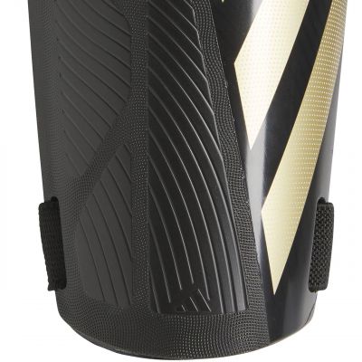3. Ochraniacze piłkarskie adidas Tiro Training IP3998