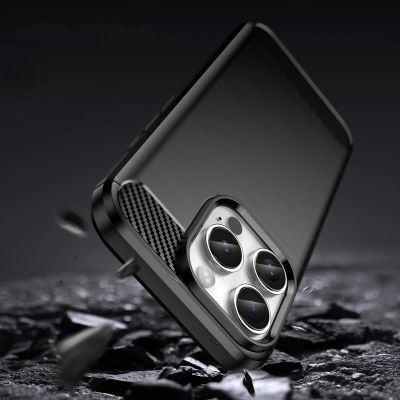 4. Etui silikonowe Carbon Case do iPhone 16 Pro Max - czarne