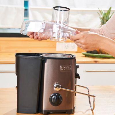 10. Sokowirówka Black+Decker BXJE600E (600W; czarny)