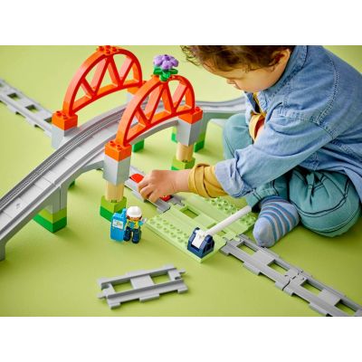 6. LEGO DUPLO TOWN 10426 Most i tory kolejowe - zestaw rozszerzający