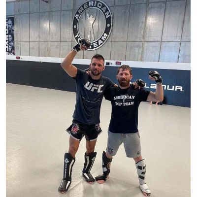 20. Ochraniacze na piszczele M - Phantom White