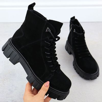 2. Skórzane botki damskie zamszowe czarne D&A S.Barski Premium Collection JC52-884