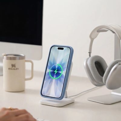 9. Etui Tech-Protect MagPeak MagSafe CC na iPhone 17 - niebieskie matowe