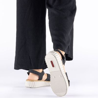 7. Sandały damskie na koturnie czarne na rzepy Rieker 63781-00