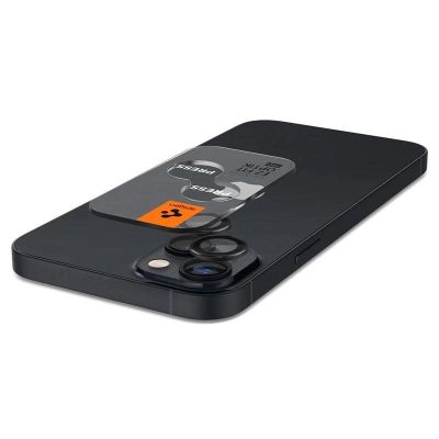 10. Osłona aparatu Spigen Glas.tR EZ Fit Optik Camera Protector na iPhone 14 / Plus / 15 / Plus - czarna 2 szt.