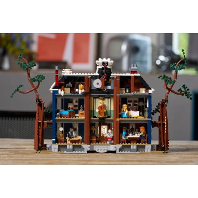 11. LEGO Icons 11370 - Stranger Things: Dom Creelów