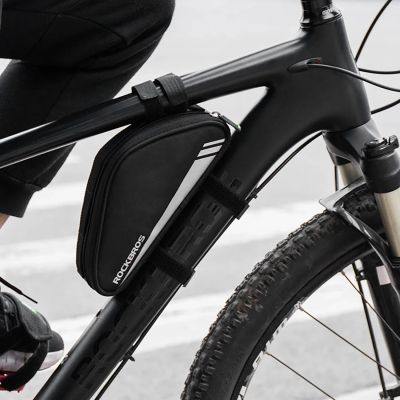 10. Torba Rockbros B55-BK rowerowa na ramę 0.7 l - czarna