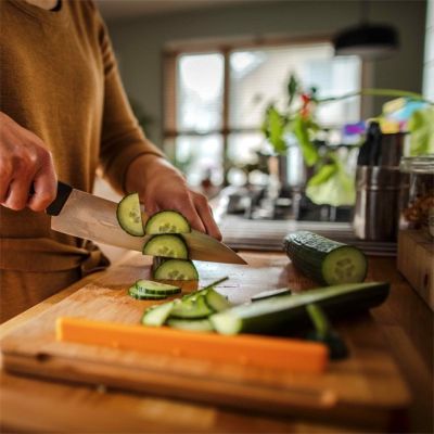 5. Fiskars 1057550 deska do krojenia Prostokątny Bambusowy, Plastik Bambusowy, Czarny