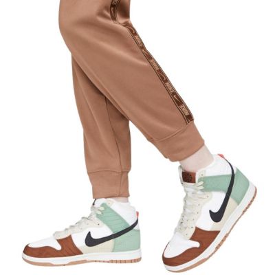 5. Spodnie Nike Nsw PK Tape Reg W DM4645 256