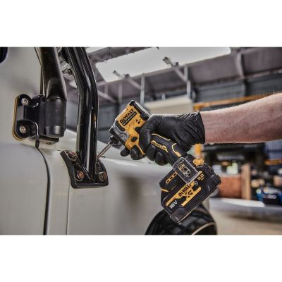 9. Zakrętarka akumulatorowa udarowa DEWALT DCF850NT-XJ klucz udarowy 1/4" 18V Czarny, Żółty