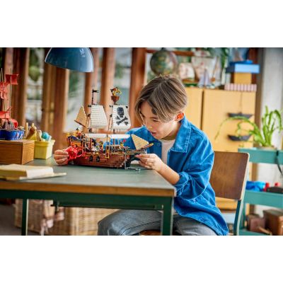 17. LEGO Creator 3w1 31387 - Legendarny statek piracki